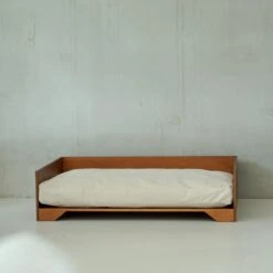 STUDIO ANIMAUX Hondenmand Met Katoenen Kussen (maat L) | 119 X 76,5 Cm | Hondenbed | Hondensofa | Hondenbank | Hout | Bruin -Huisdier Benodigdheden 1200x1200 735