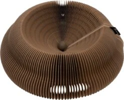 District 70 MAZE 3-in-1 Opvouwbare Kartonnen Kattenmand - Inclusief Catnip Balletje - Voor Slapen, Spelen En Krabben! -Huisdier Benodigdheden 1200x973 1